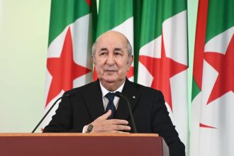رئيس الجمهورية يهنئ الكاتب محمد مولسهول المدعو “ياسمينة خضرا”