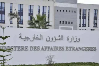 اعتبار12 موظفا عاملين بالسفارة الفرنسية وممثلياتها القنصلية بالجزائر أشخاصا غير مرغوب فيهم