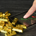 معادن نفيسة: ارتفاع أسعار الذهب إلى مستويات قياسية جديدة وسط مخاوف من ركود اقتصادي عالمي
